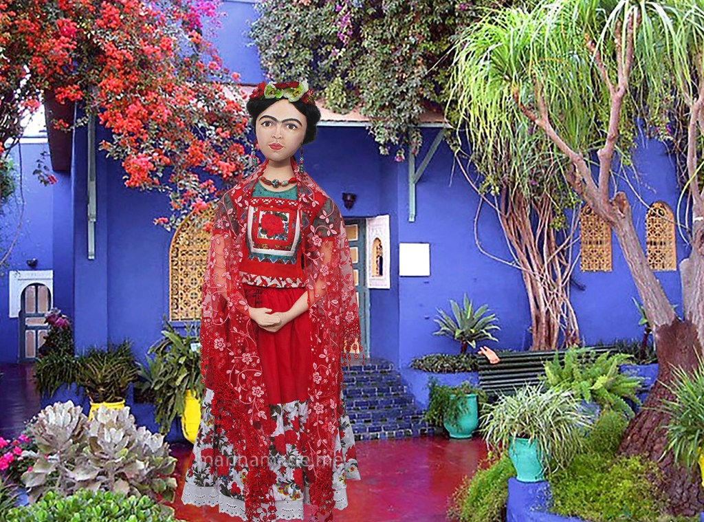 Muse of Frida outside her house.